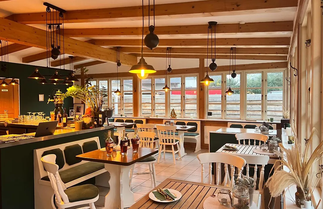 Villa Wiesenau großzügiges Ferienhaus in Prerow by Restaurant Wiesenau-1